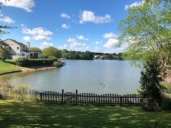 Beautiful lakefront 