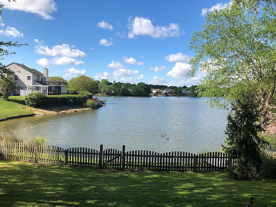 Beautiful lakefront 