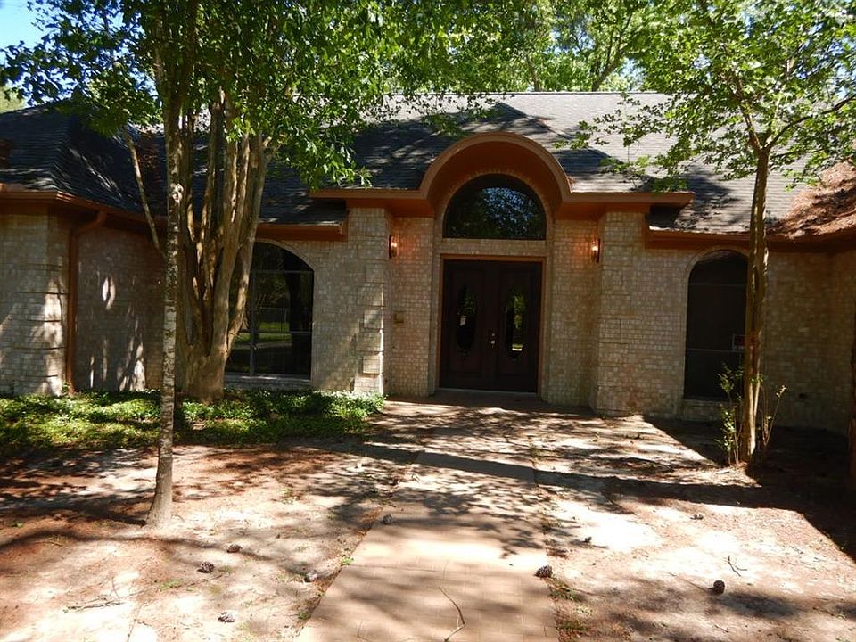 1st image of 833 Baker Dr