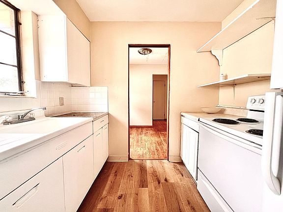 2nd image of 2530 Pleasant St APT 4