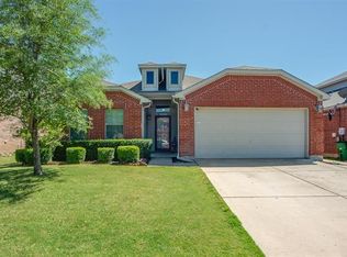 8812 Trailblazer Dr, Aubrey, TX 76227
