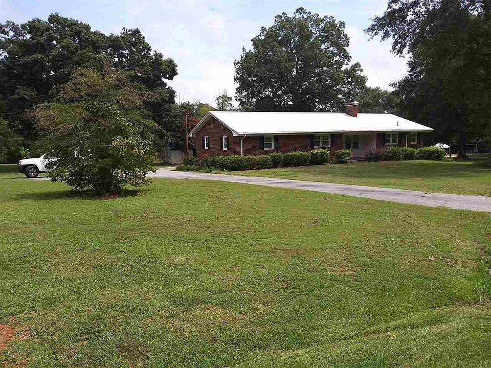 2nd image of 213 High Dr