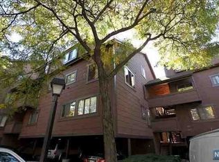 289 Sunset Ky, Secaucus, NJ 07094
