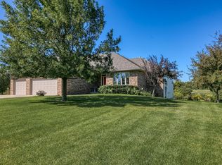 24170 Rice Lake Dr, Lakeville, MN 55044