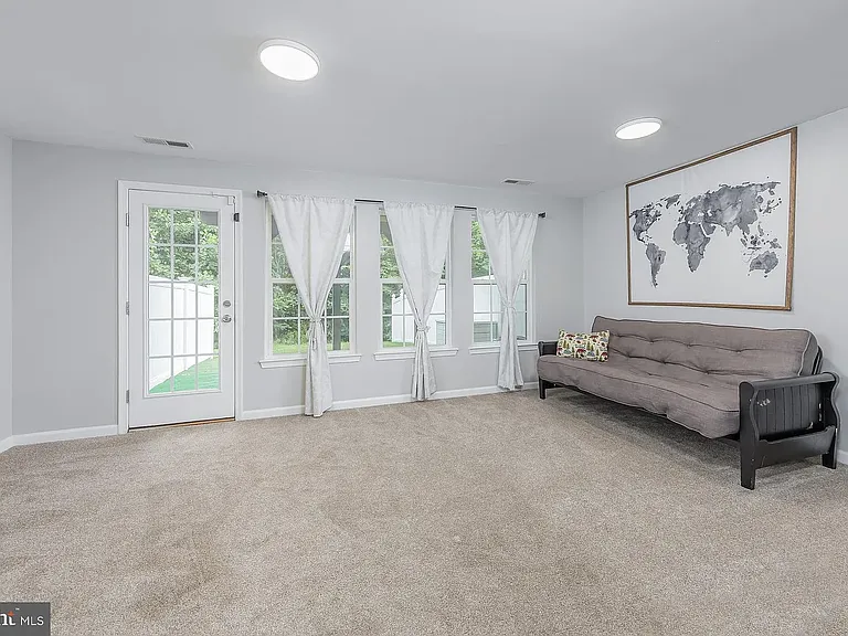 372 Concetta Dr — Photo 8