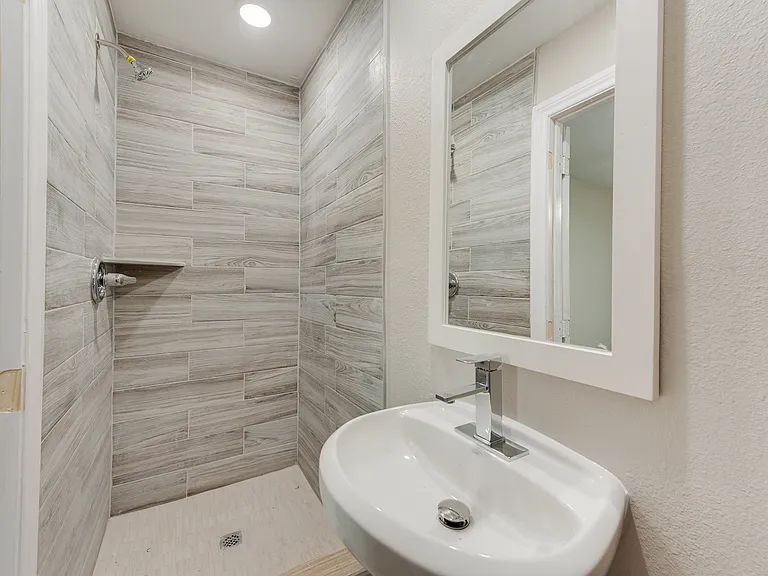 913 Live Oak St #A — Photo 13