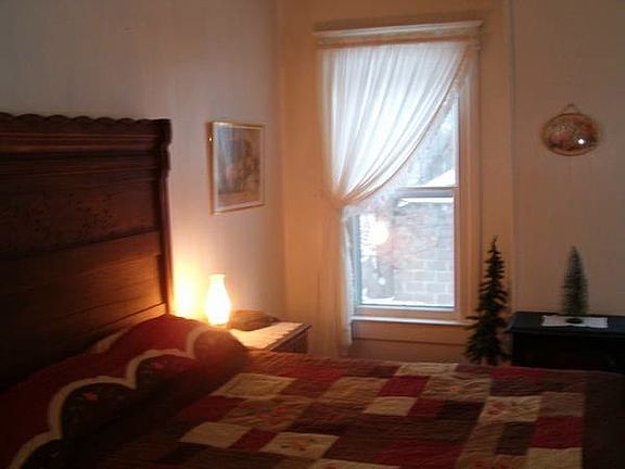 4th image of 1219 Wolcott Ave