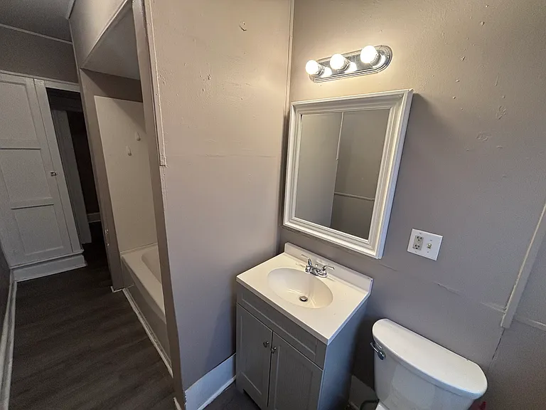 409 W Broad St #4 — Photo 15