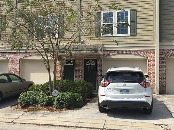 2nd image of 204 E Orchard Loop #204