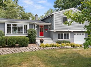 137 Forestway Dr, Deerfield, IL 60015