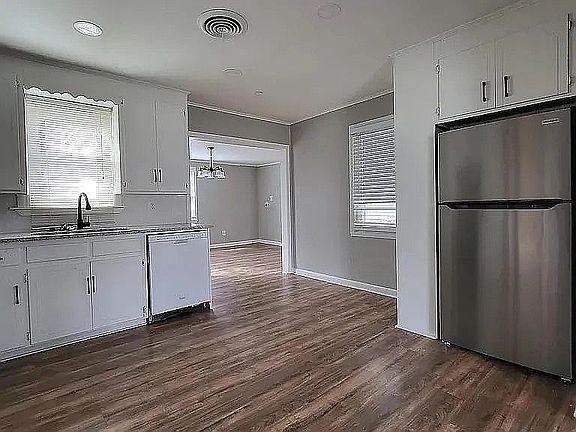 3rd image of 101 Middle St