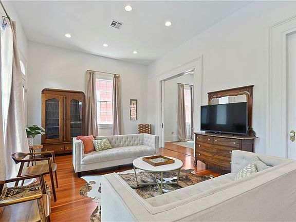 3rd image of 435 Bouny St