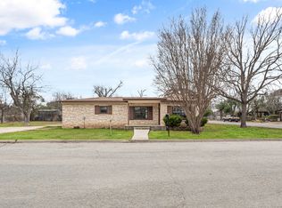 1307 11th St, Hondo, TX 78861