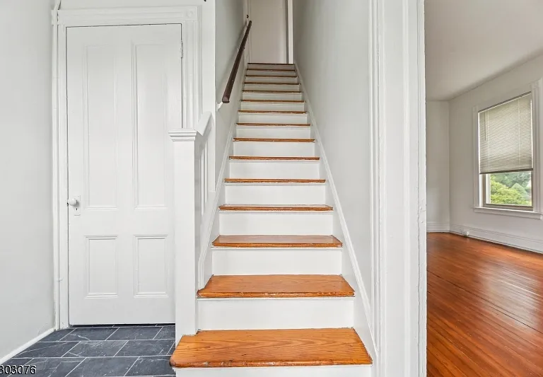90 Midland Ave #4 — Photo 3