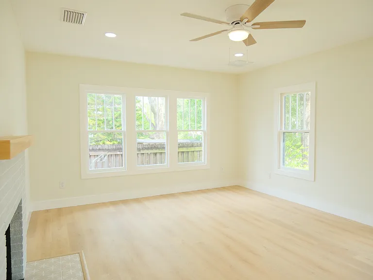210 W Hiawatha St — Photo 4