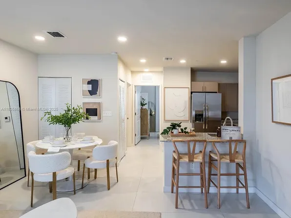 628 NE 2nd St #102, Dania, FL 33004