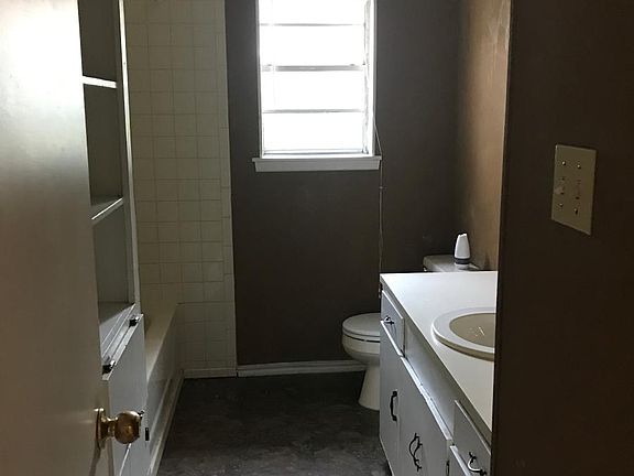 3rd image of 2417 Grand Ave