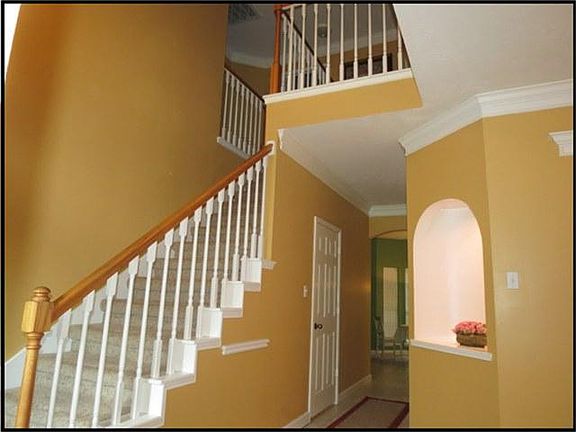 3rd image of 19107 Mockingbird Valley Dr