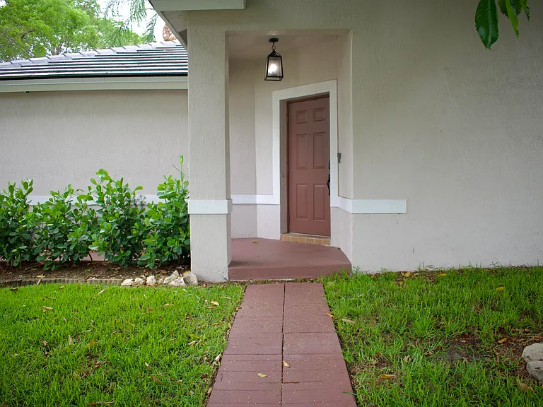 4907 Pelican Mnr — Photo 10