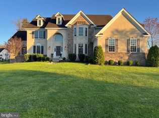 24 Foxcroft Way, Mount Laurel, NJ 08054