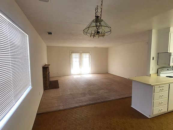 5th image of 7304 Kathleen Ave NE