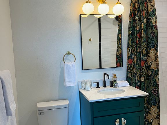 5th image of 221 E College St #23