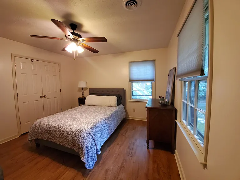 225 Woodglen Dr — Photo 14