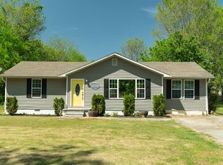 912 Barnabas St, Athens, TN 37303