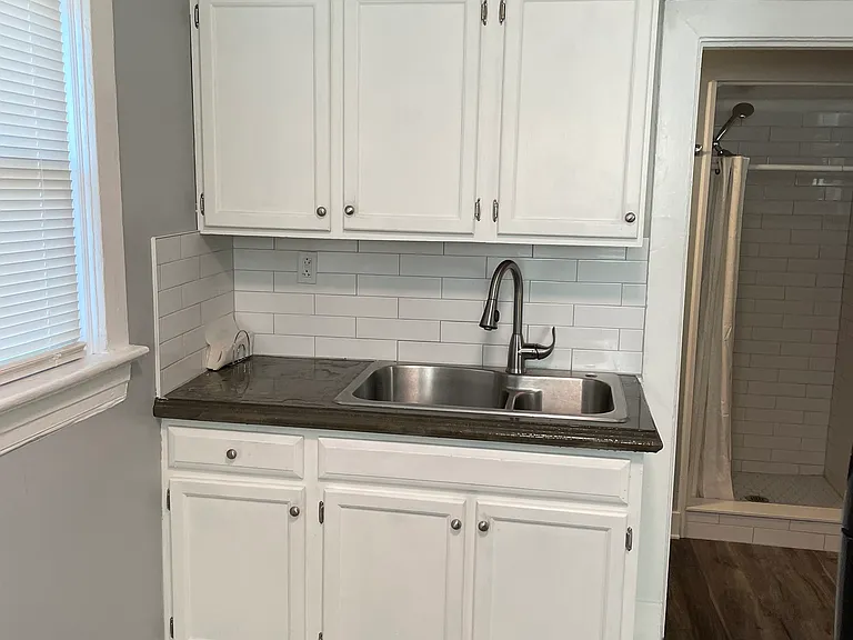 2208 Crittenden Dr #3 — Photo 2