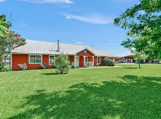 905 Crawford Rd, Sadler, TX 76264