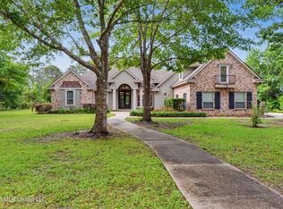 6101 Olde Oakview, Ocean Springs, MS 39564
