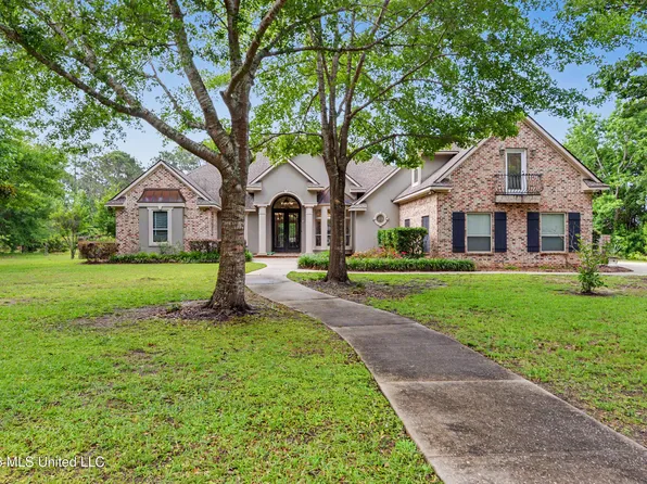 6101 Olde Oakview, Ocean Springs, MS 39564