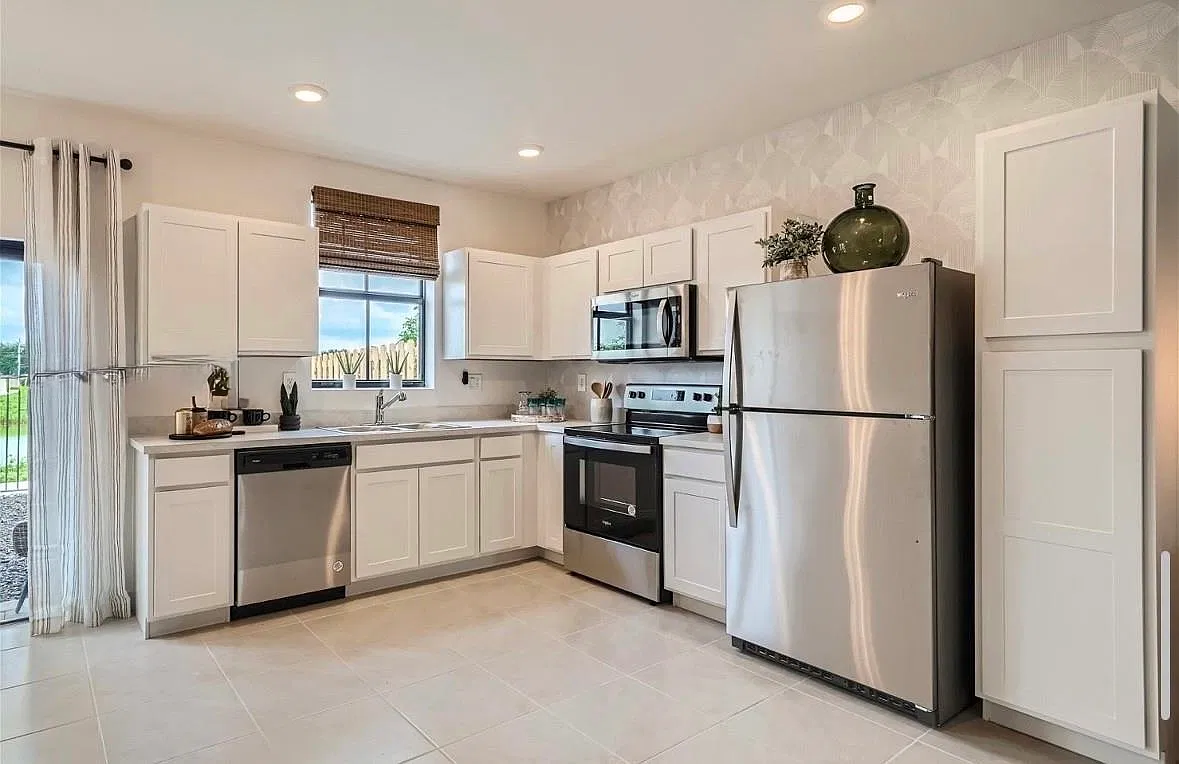 3 bed, 3.5 bath, 1723 sqft, $2,500 — Photo 4