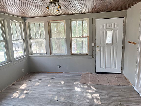 3rd image of 209 Sherman Pl