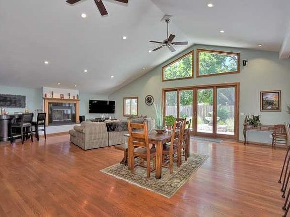 5th image of 471 Rosewood Ave