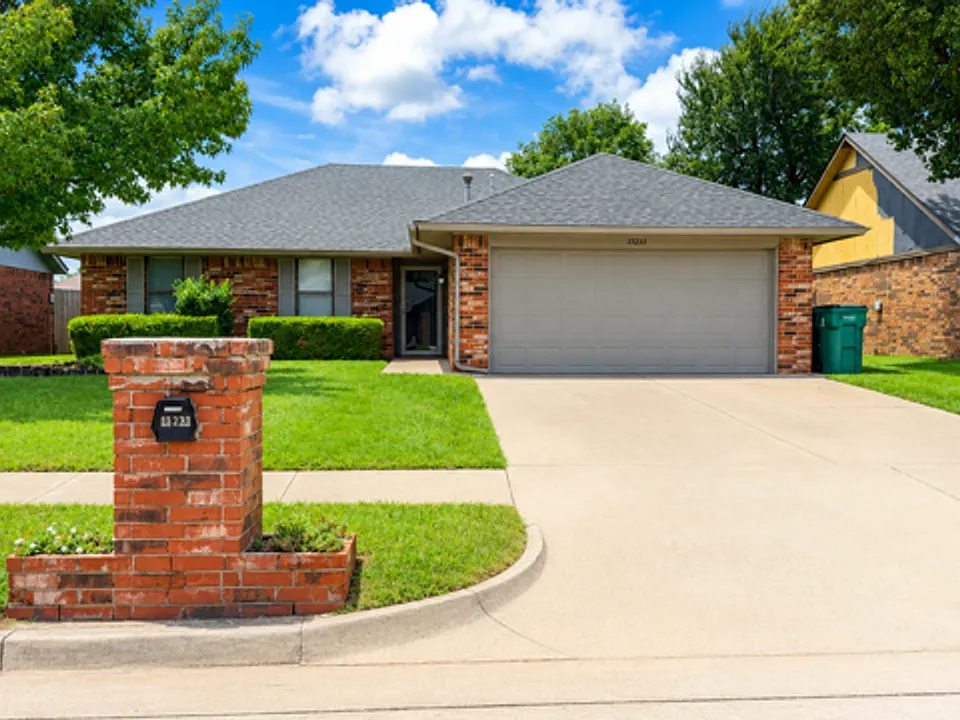 13233 Eastridge Dr