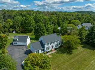 19 Stonebridge Rd, Hampton, NJ 08827