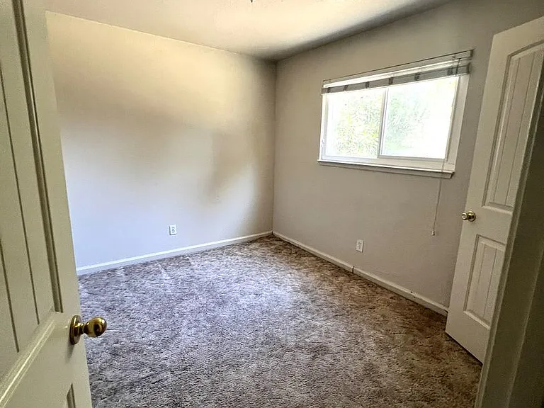 1143 W 1st St — Photo 6