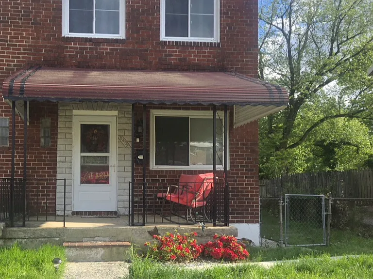 5405 Seward Ave — Photo 2