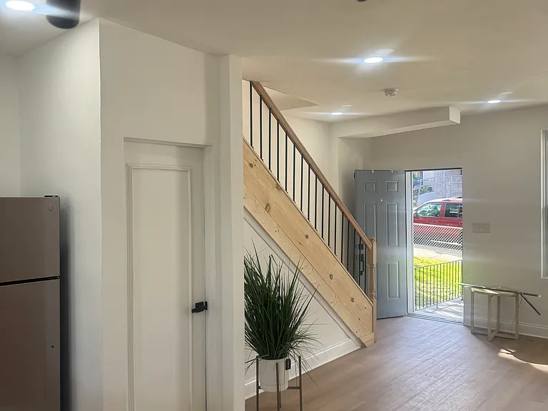 739 N Edgewood St — Photo 25