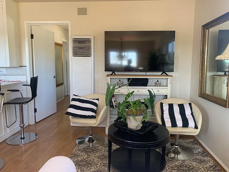 2528 De La Vina St — Photo 17