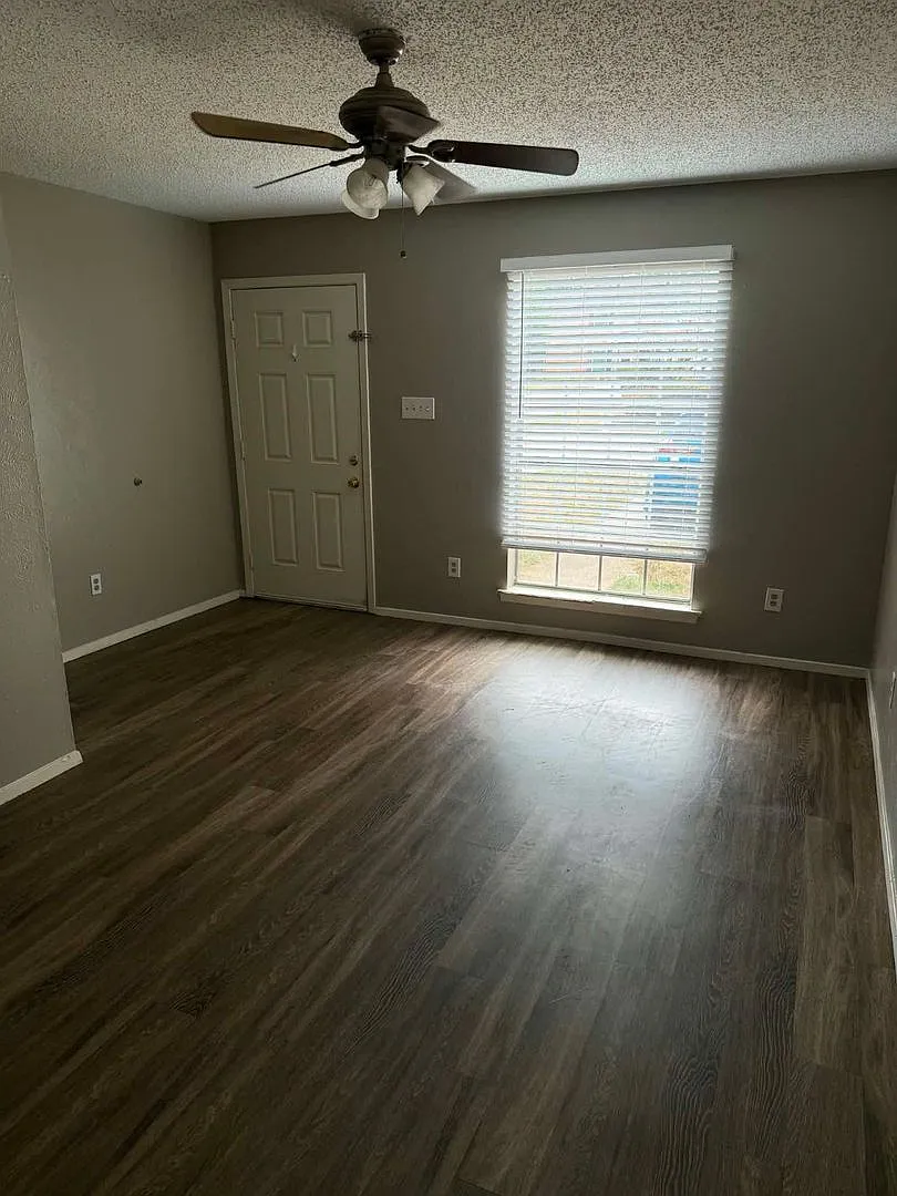 2 Bedroom Townhome in Springhill ISD — Photo 1