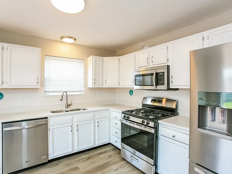 1015 Redwood Dr — Photo 7