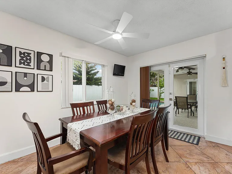 6515 SW 8th Pl — Photo 11