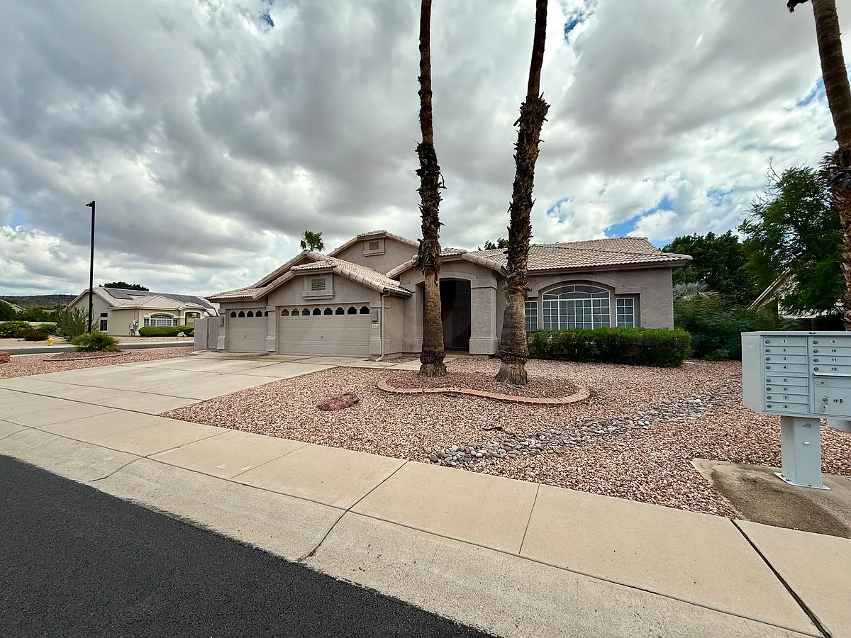 4 bed, 3.0 bath, 3286 sqft, $3,200 — Photo 2
