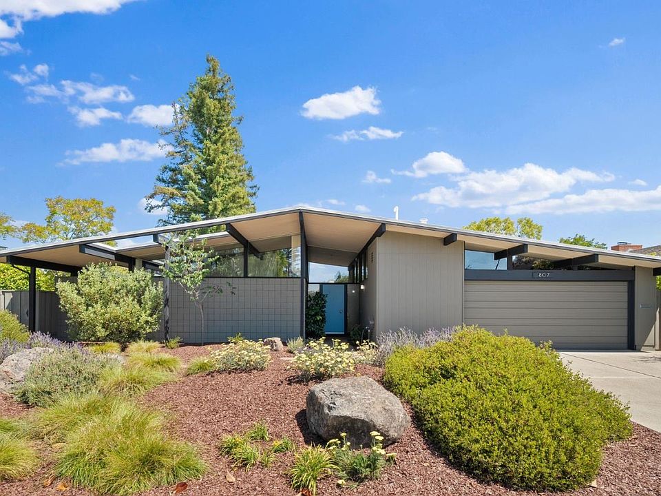 1st image of 807 Blanchard Way