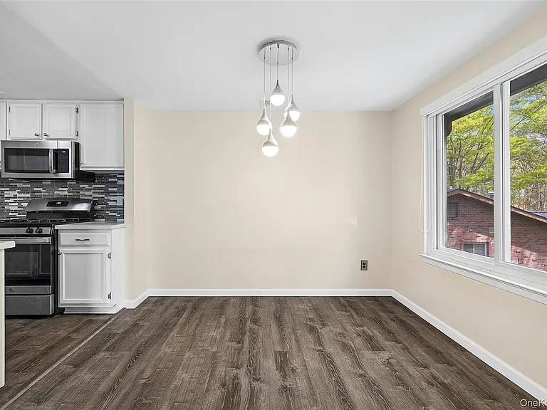 104 Birchwood Rd — Photo 3