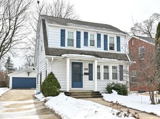 8203 Gridley Ave, Wauwatosa, WI 53213