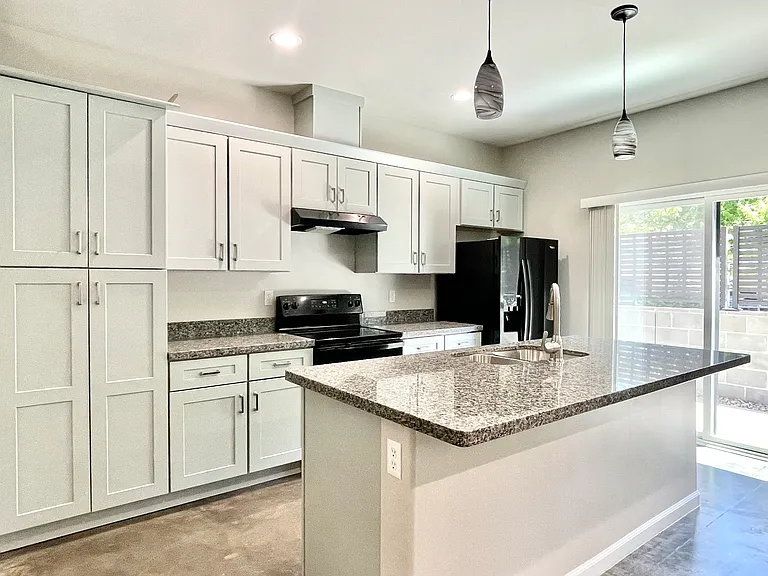 720 N Walnut St #8 — Photo 1