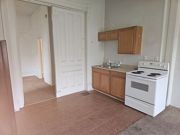 2nd image of 938 S 1st St APT 1